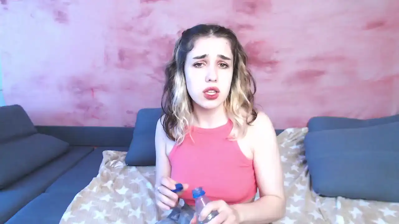 Ellawalker - Amateur.tv Live Video Recording - 2025 02-08 19:14:39