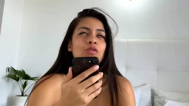 Emily-Booker - Flirt4Free Hot Show Video - 2025 05-06 08:33:25