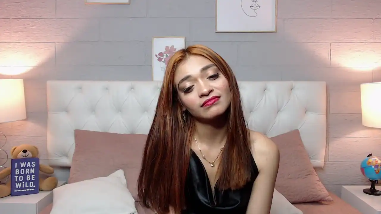 Emliesaenz - Xlovecam Free Video - 2025 05-02 16:57:21
