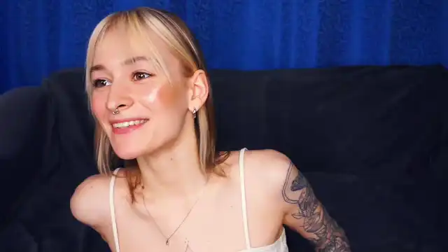 Erlina-Dobb - Flirt4Free Hot Show Video - 2025 05-01 09:58:19
