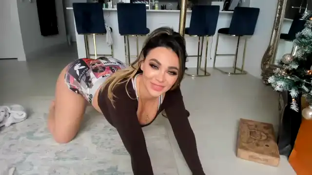 Esmeralda_Bel - Myfreecams Free Video - 2025 05-02 06:41:57