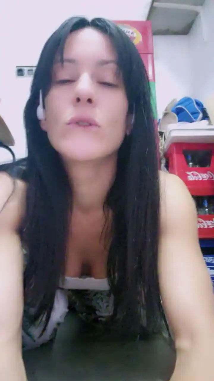 Giulagi - Cam4 Live Video Recording - 2025 01-29 24:29:25